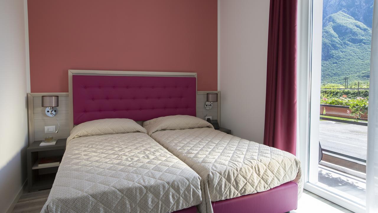 Alma Living Hotel- Al Girarrosto Venzone Dış mekan fotoğraf